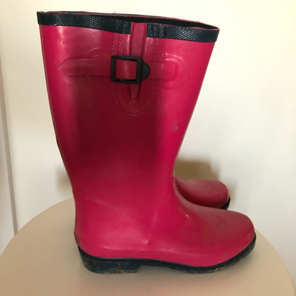 RAIN BOOTS